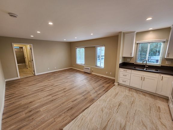 3rd image of 14603 Delano St APT 7