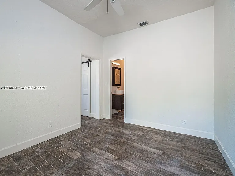 3452 Margaret St — Photo 10