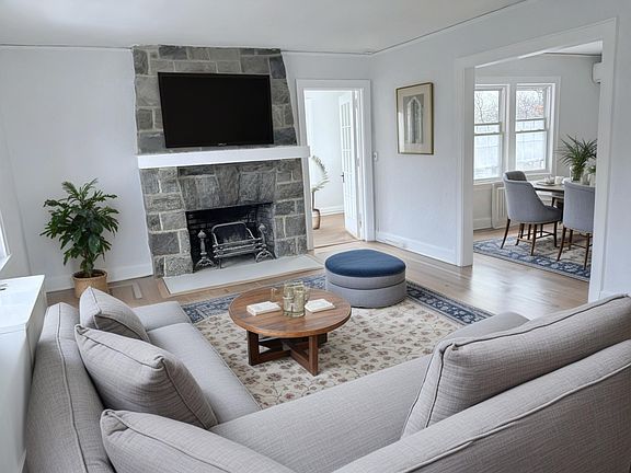 2nd image of 376 Hayward Ave #2