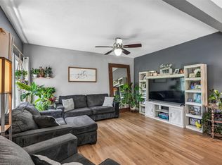 939 1st St N, Newton, IA 50208