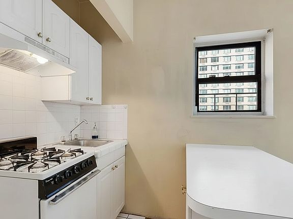 4th image of 354 E 81st St APT 2A