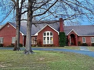 4 Beckman Rd, Muskogee, OK 74401