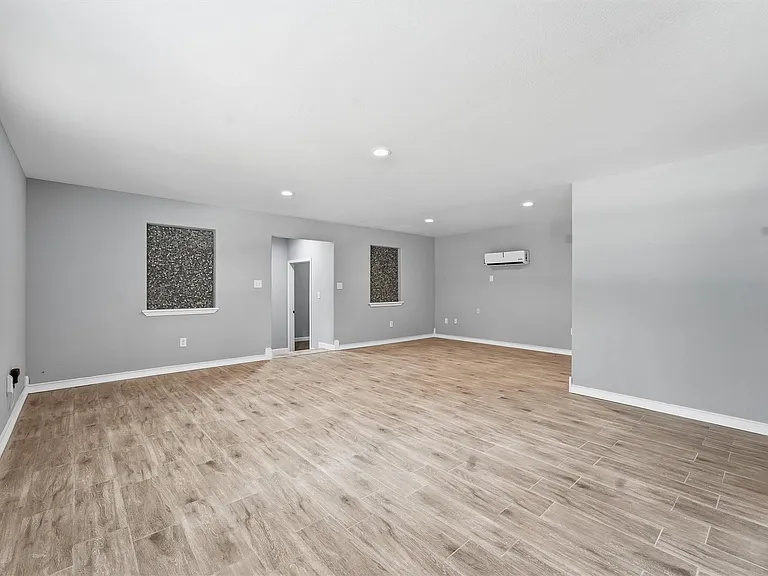 15621 Northland Dr — Photo 5