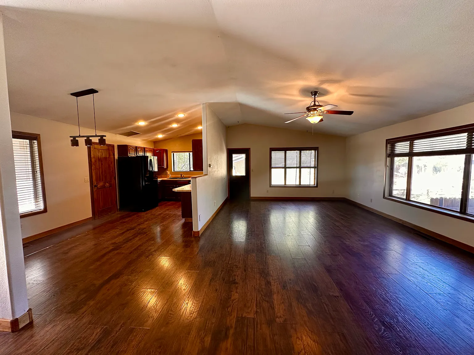 3 bed, 1713 sqft, $2,995 — Photo 4