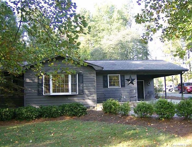 1st image of 210 Deerfield Cres