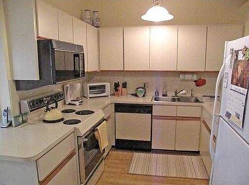 4th image of 5926 Parkwalk Cir W