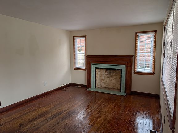 Living Room
(Fireplace is non-functional)