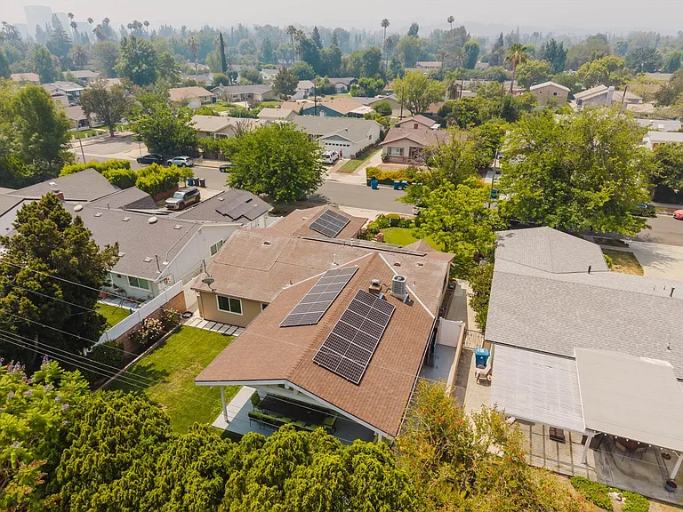 22515 Haynes St — Photo 42
