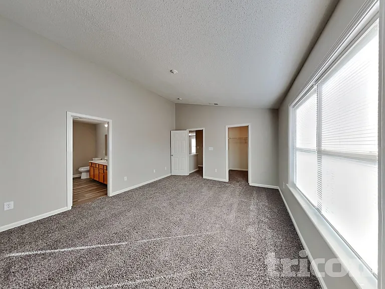 4279 Round Lake Bnd — Photo 8