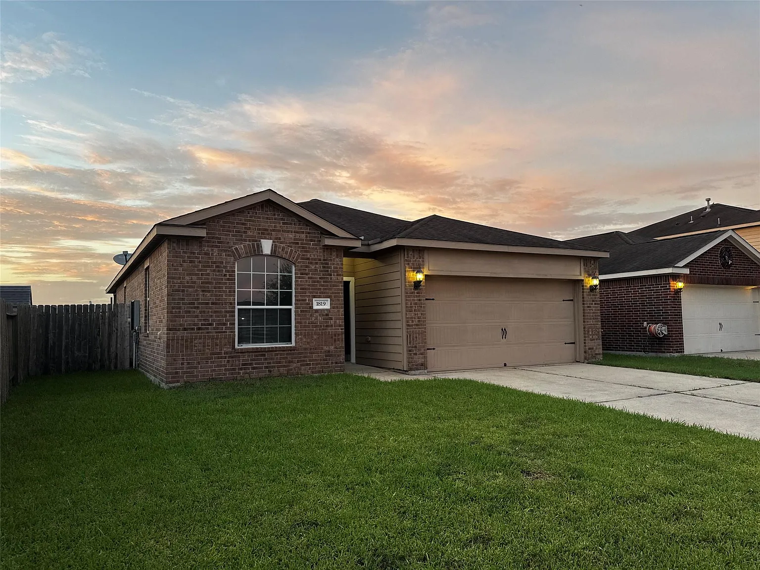 3 bed, 2.0 bath, 1596 sqft, $2,500 — Photo 1