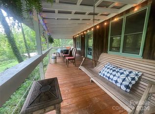 945 E Silvermine Rd, Bryson City, NC 28713