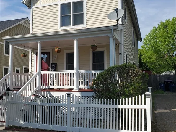 99 Franklin St, Holyoke, MA 01040