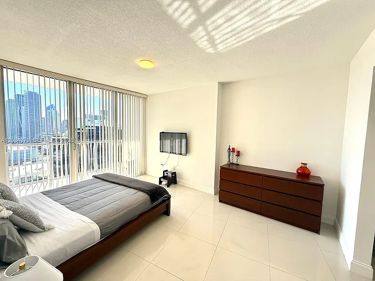 1750 N Bayshore Dr #3010 — Photo 26