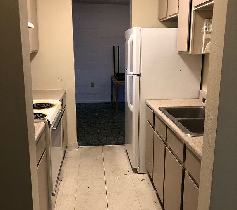 1st image of 2310 E Garfield St APT B12