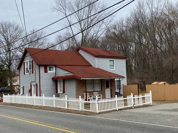 418 Horseneck Rd, Fairfield, NJ 07004
