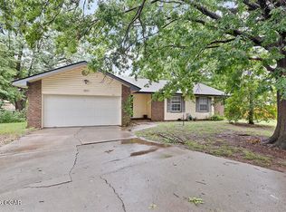 3227 S Kimbrough Ct, Springfield, MO 65807