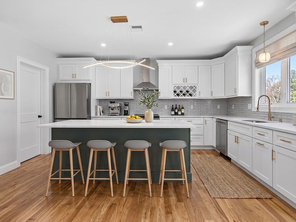 1st image of 27A Rollins St