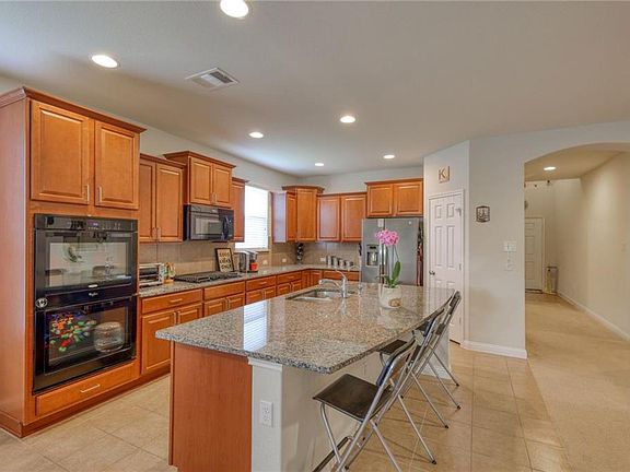 3rd image of 2432 Maxwell Dr