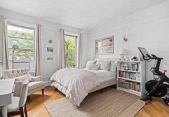 4th image of 234 E 5th St #B
