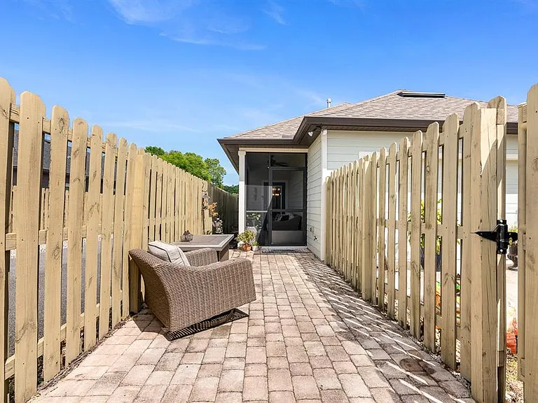7916 SW 80th Dr — Photo 37