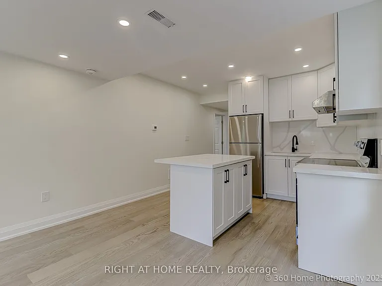 321 Tampa Dr — Photo 6