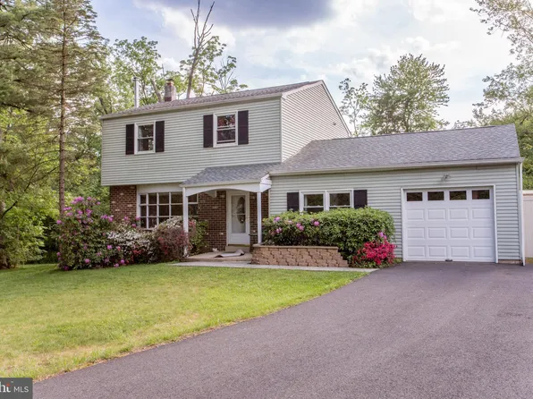 8 Oakmont Way, Chalfont, PA 18914