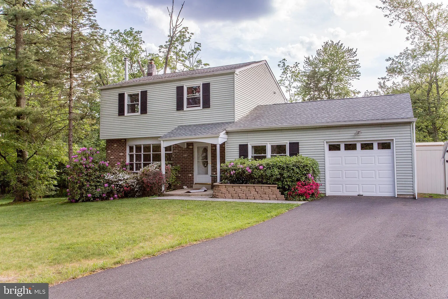 8 Oakmont Way photo 1