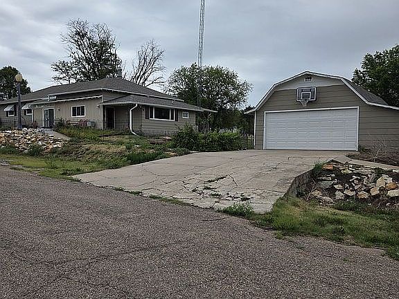 2nd image of 720 7th St