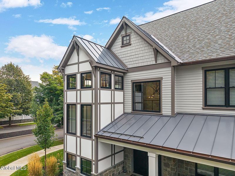 5th image of 19 Aurora Avenue