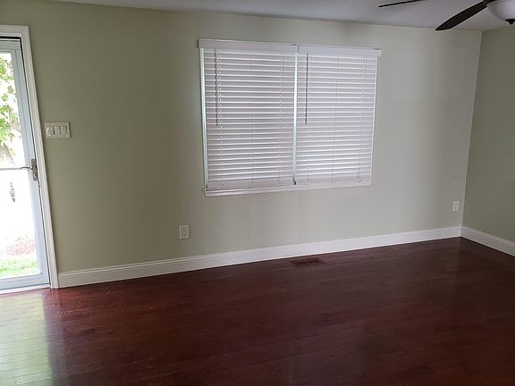 3rd image of 3044 Silent Valley Dr