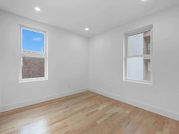 5th image of 213 Montrose Ave #2