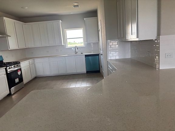 4th image of 121 Growers Ave