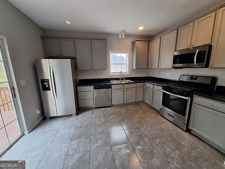 5633 Rutland Dr — Photo 4