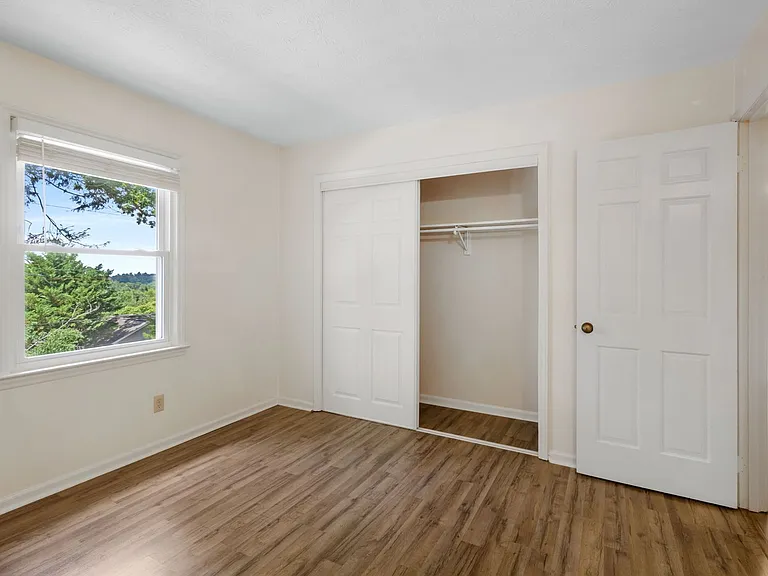35 Hamburg Dr — Photo 19