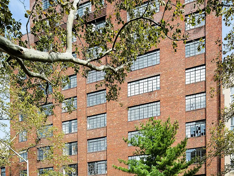 433 W 21st St #10B — Photo 1