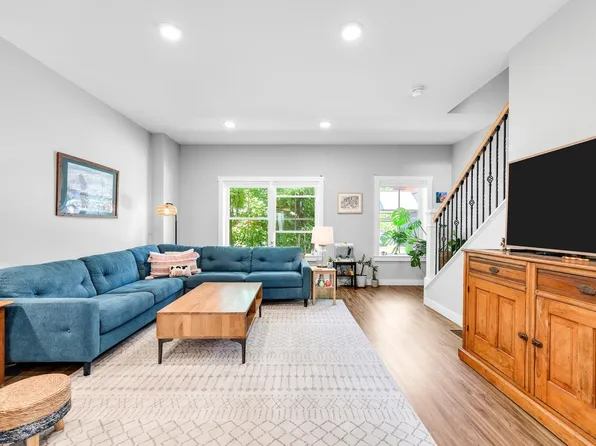 31 Gardner Lane, Waterbury, VT 05676