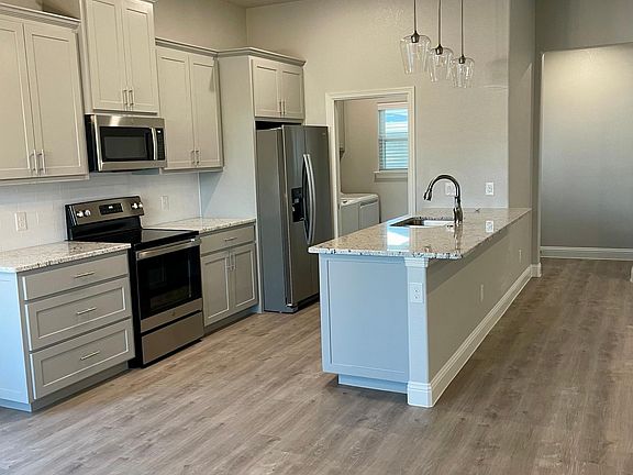 5th image of 621 Adeline Dr