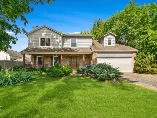 6641 Oak Tree Trl, Woodridge, IL 60517
