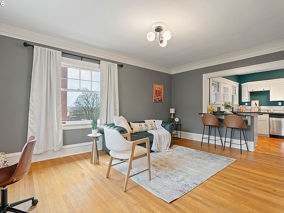 3rd image of 118 NW King Ave APT 52