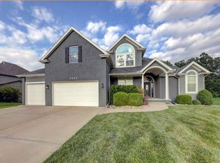 1805 Bur Oak Dr, Liberty, MO 64068