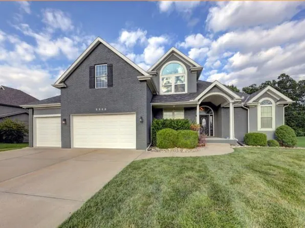 1805 Bur Oak Dr, Liberty, MO 64068