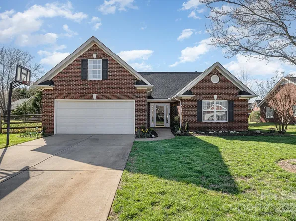 8316 Emily Dr, Harrisburg, NC 28075