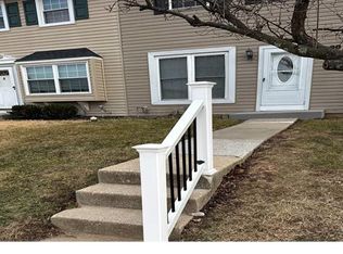 98 King Charles Cir, Rosedale, MD 21237