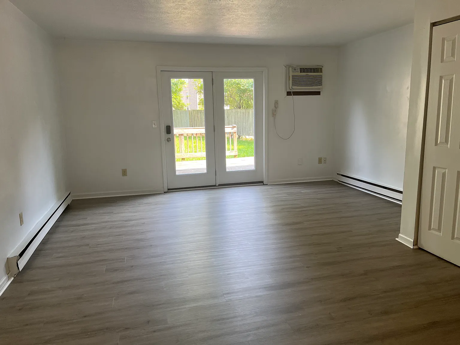6 bed, 4.5 bath, 2700 sqft, $2,850 — Photo 4