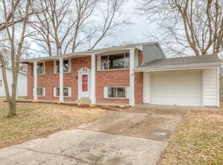 4 Saint Luke Dr, Saint Peters, MO 63376