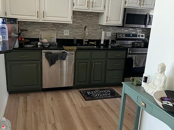 3rd image of 229 Brickett Hill Cir