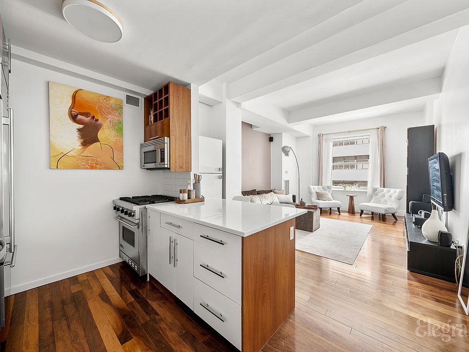 1st image of 88 Greenwich St APT 823