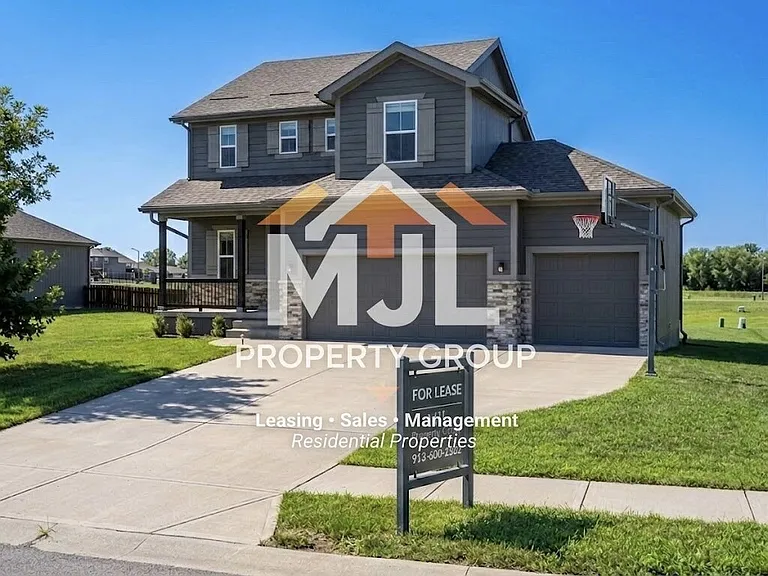 1505 Shane Ln — Photo 2
