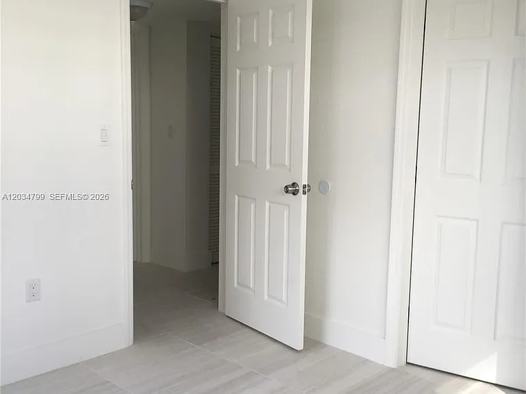395 NE 21st St #403 — Photo 13