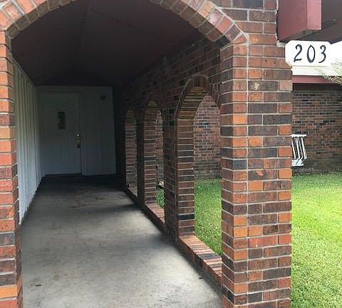 2nd image of 203 Dauphine Dr